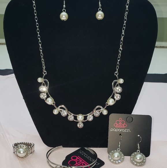 Jewelry - Picture 4 of 6